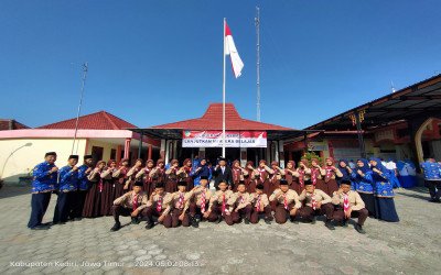Siswa MTsN 3 Kediri ikuti Apel Peringatan Hari Pendidikan Nasional di Kecamatan Purwoasri