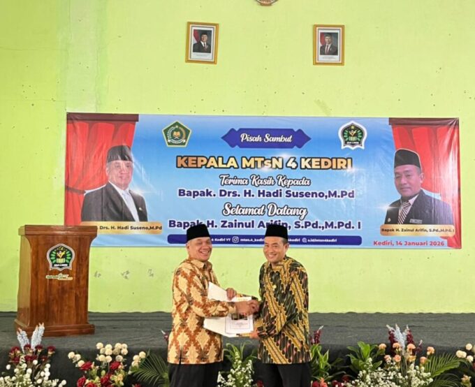 Keluarga Besar MTsN 3 Kediri Menghadiri Pisah Sambut Kepala MTsN 4 Kediri