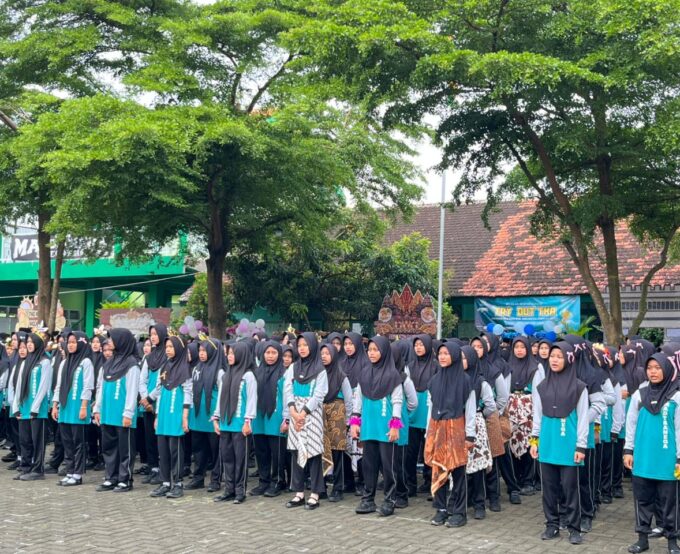 Gelar Karya Kokurikuler Semarakkan Milad ke-48 MTsN 3 Kediri