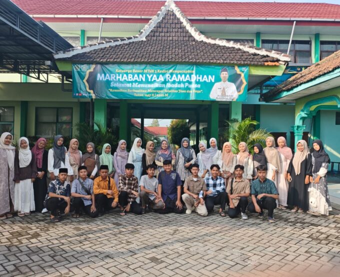 Pererat Ukhuwah di Bulan Syawal,  OSIM MTsN 3 Kediri Mengadakan Safari Syawal