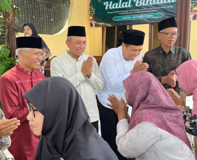 Pererat Silaturahmi, Halal Bihalal MTsN 3 Kediri Berlangsung Khidmat  Bersama Kepala Kankemenag