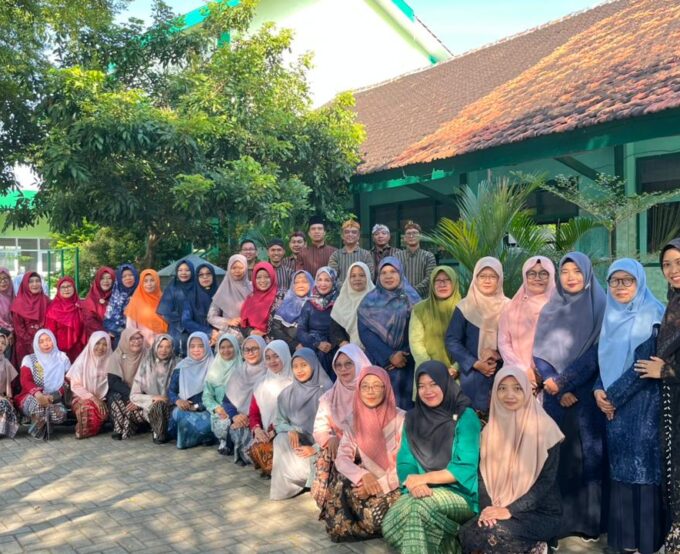 Upacara Peringatan Hari Kartini di MTsN 3 Kediri Berlangsung Khidmat