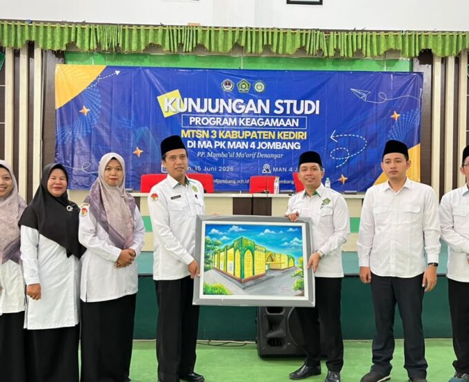 Kenalkan Pendidikan Lanjutan, Kelas Unggulan MTsN 3 Kediri Kunjungan Studi ke MAN PK MAN 4 Jombang