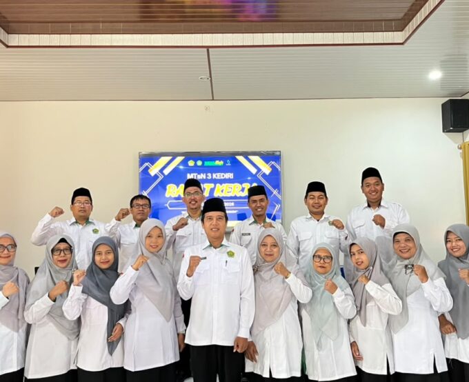Sambut Tahun Ajaran 2026/2027, MTsN 3 Kediri Gelar Rapat Kerja Bersama Tim Pengembang Kurikulum