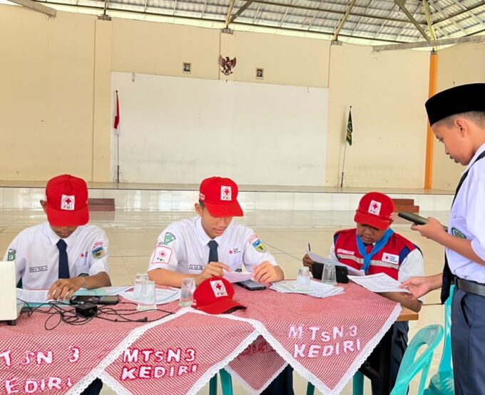 MTsN 3 Kediri Bersama Puskesmas Purwoasri Gelar Cek Kesehatan Gratis bagi 1038 Murid