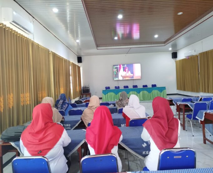 DWP MTsN 3 Kediri Ikuti Parenting Pendidikan Inklusif secara Daring