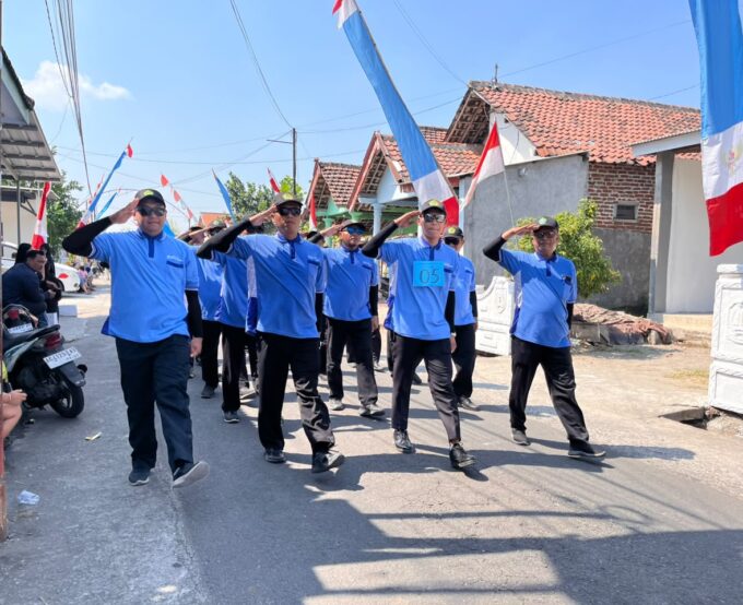 Pleton Putra GTK MTsN 3 Kediri Raih Juara Harapan 2 Gerak Jalan Umum  HUT ke-81 Republik Indonesia