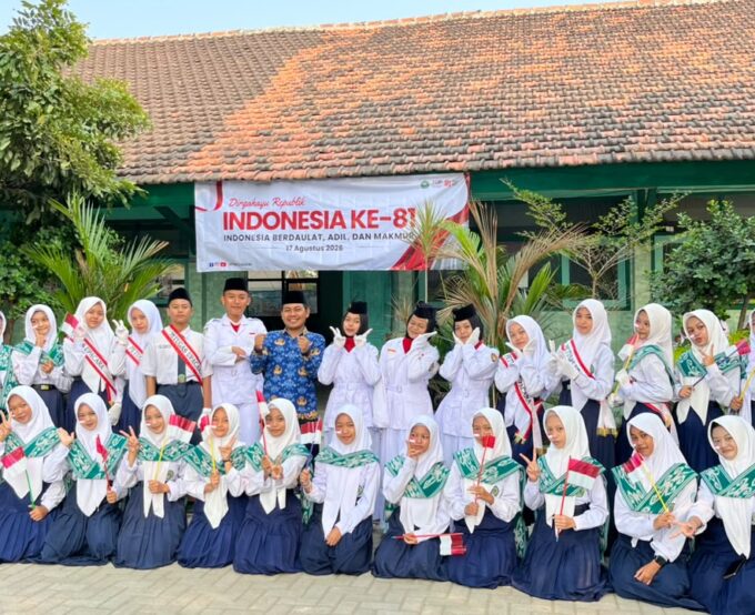 Kobarkan Semangat Kemerdekaan, MTsN 3 Kediri Gelar Upacara HUT ke-81 RI