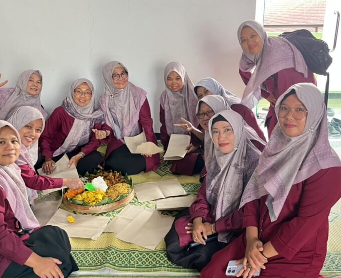 DWP MTsN 3 Kediri Hadiri Ngaji Bareng dan Tasyakuran Kemerdekaan