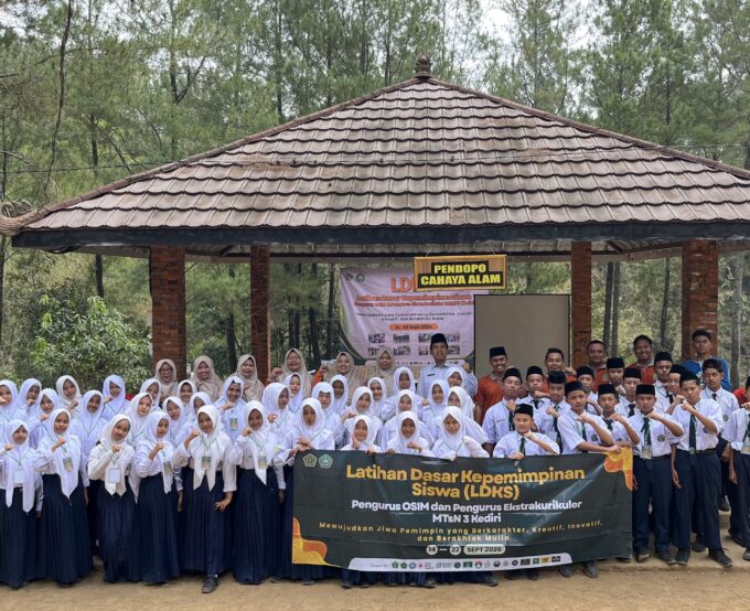 Kepala Madrasah Buka LDKS MTsN 3 Kediri di Bernah De Vallei,  Perkuat Jiwa Kepemimpinan Siswa