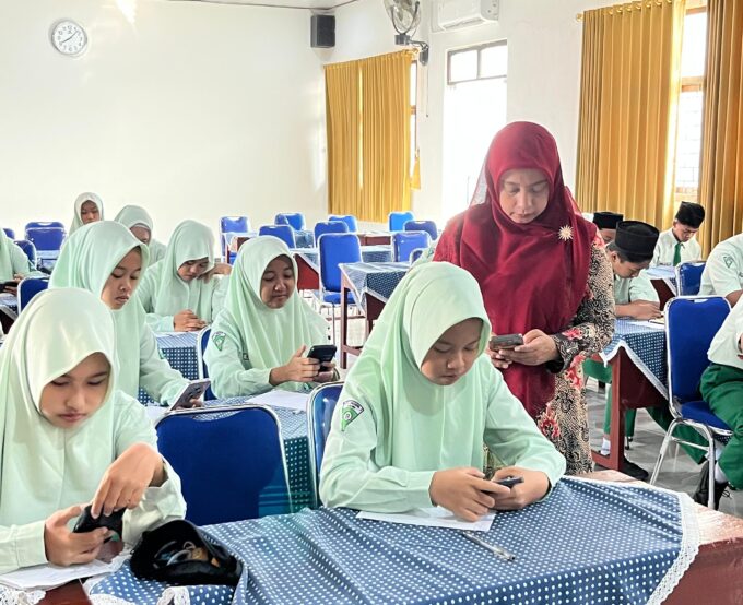 29 Siswa Kelas IX MTsN 3 Kediri Ikuti KKA Radar Kediri 2026 Secara Daring