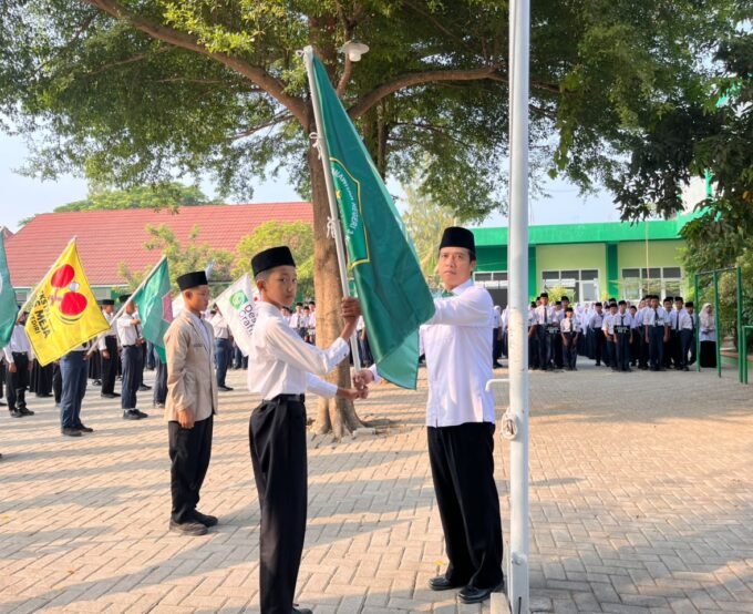 Kepala MTsN 3 Kediri Lantik Pengurus OSIM dan Ekstrakurikuler, Teguhkan Semangat Kepemimpinan Siswa