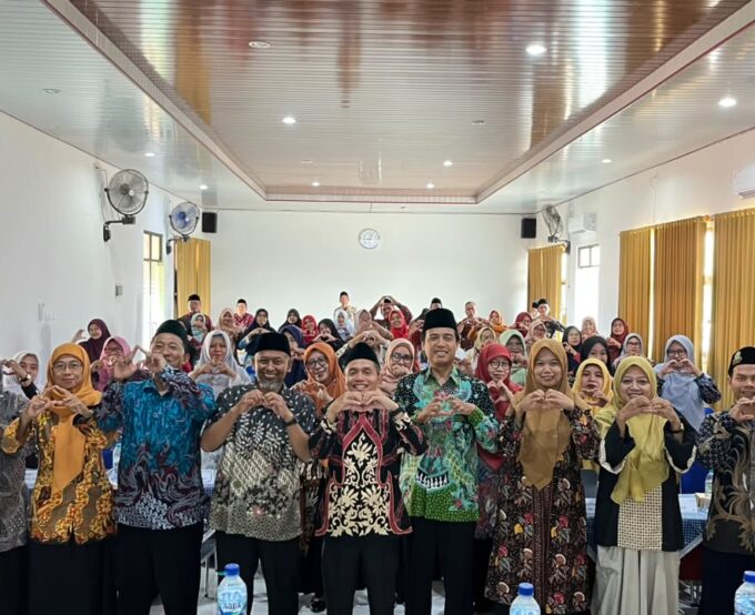 Hari Kedua Workshop Media Pembelajaran, Guru MTsN 3 Kediri Perkuat Implementasi KBC dan Pemanfaatan AI