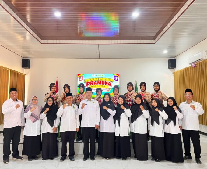 Kepala MTsN 3 Kediri Lepas Regu Matahari Menuju Lomba Tingkat III Kwarcab Kabupaten Kediri