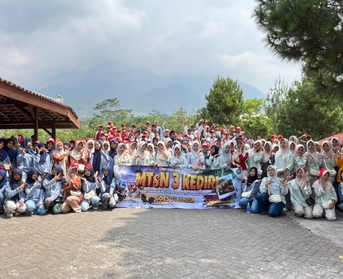 MTsN 3 Kediri Gelar SKAL ke Yogyakarta, Siswa Kelas VIII Jelajahi Wisata Edukatif dan Religi