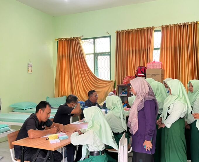 PMI Kabupaten Kediri Laksanakan Pemeriksaan Golongan Darah bagi Siswa Kelas 7 MTsN 3 Kediri